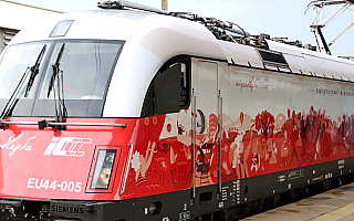 Biało-czerwone lokomotywy PKP Intercity wyjechały na tory Biało-czerwone lokomotywy PKP Intercity wyjechały na tory